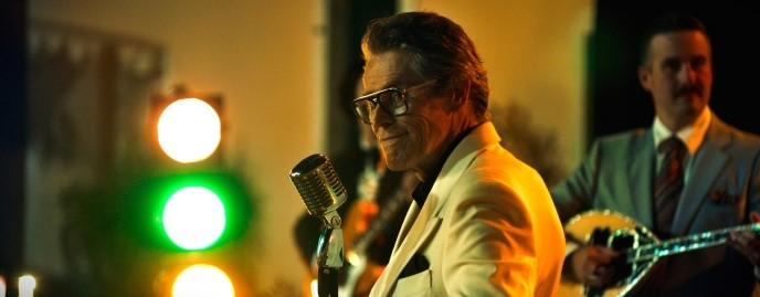 WILLEM DAFOE elegantajā un spriedzes pilnajā drāmā DZIMŠANAS DIENAS SVINĪBAS – greznība, vara un ģimenes noslēpumi uz privātas Vidusjūras salas